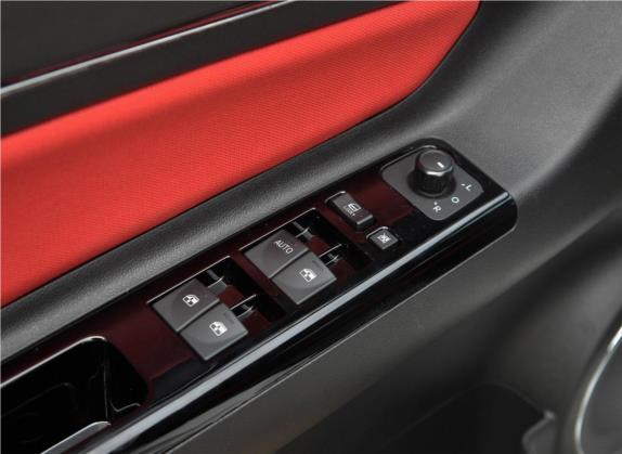 北汽新能源EX 2016款 EX200 乐酷版 车厢座椅   门窗控制