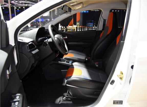 北汽新能源EC 2017款 EC200 灵动版 车厢座椅   前排空间