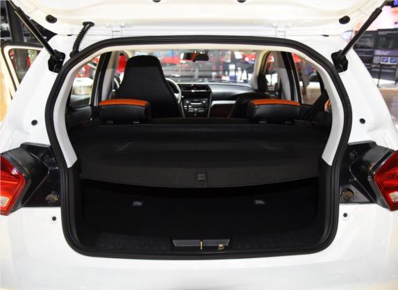 北汽新能源EC 2017款 EC200 灵动版 车厢座椅   后备厢