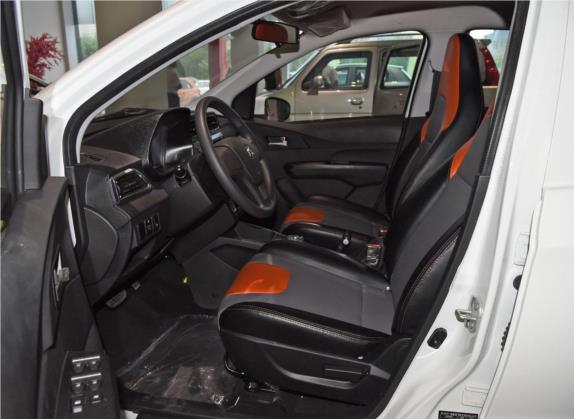 北汽新能源EC 2018款 EC220 经典版 车厢座椅   前排空间