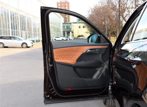 宝沃BX7 2016款 28T 四驱旗舰版 6座 车厢座椅   前门板