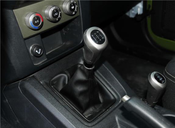 北京BJ40 2014款 2.4L 手动穿越版 中控类   挡把