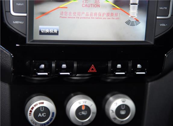 北京BJ40 2016款 40L 2.0T 手动四驱尊贵版 车厢座椅   门窗控制