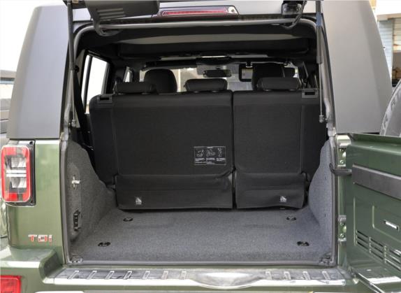 北京BJ40 2018款 PLUS 2.0D 手动四驱尊贵型 国V 车厢座椅   后备厢