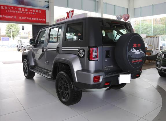 北京BJ40 2021款 2.0T 自动四驱环塔冠军版 外观   斜后