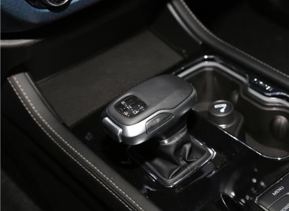 北京BJ40 2021款 2.0T 自动四驱环塔冠军版 中控类   挡把