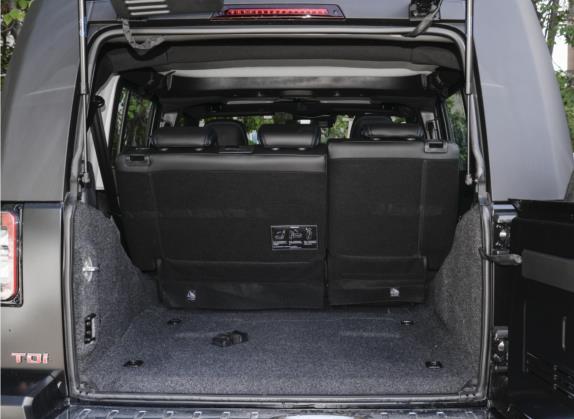 北京BJ40 2023款 2.0D 自动四驱刀锋英雄版侠客型（前后电控锁） 车厢座椅   后备厢
