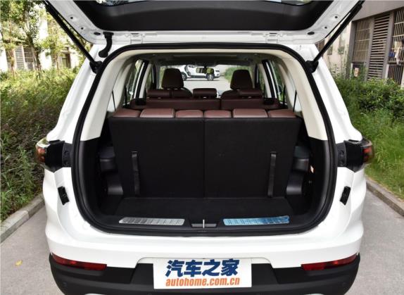 比速T5 2017款 1.5T 手动精英型 车厢座椅   后备厢