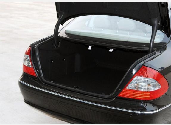 奔驰E级 2006款 E 280 优雅型 车厢座椅   后备厢