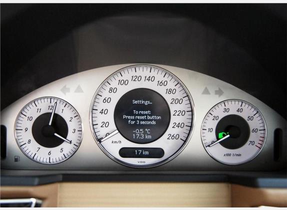 奔驰E级 2006款 E 280 优雅型 中控类   仪表盘