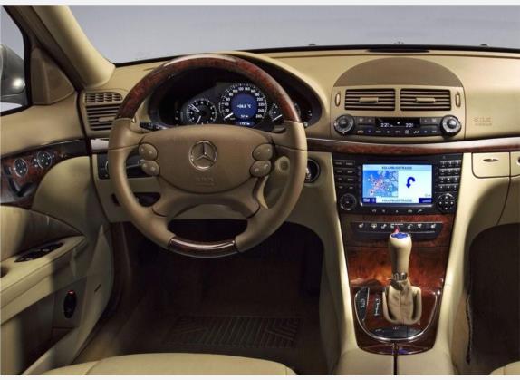 奔驰E级 2007款 E 350 时尚型 中控类   驾驶位
