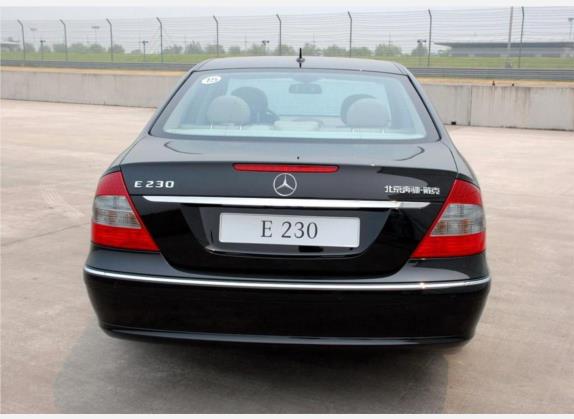 奔驰E级 2007款 E 230 时尚型 外观   正后