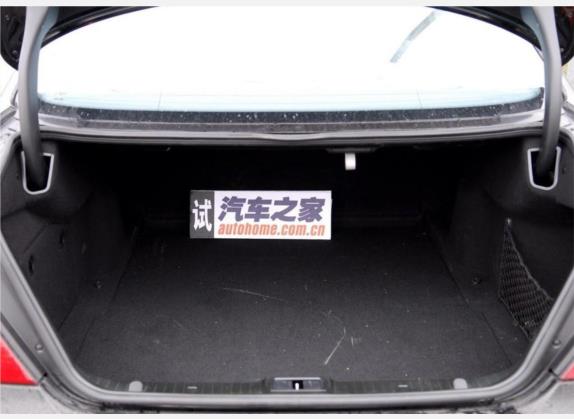 奔驰E级 2007款 E 280 时尚型 车厢座椅   后备厢