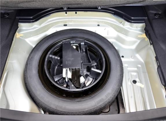 奔驰E级 2011款 E 200 L CGI优雅型 其他细节类   备胎