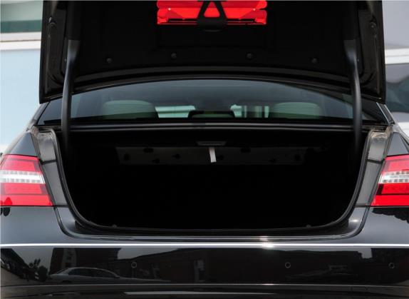 奔驰E级 2012款 E 260 L CGI时尚型 车厢座椅   后备厢