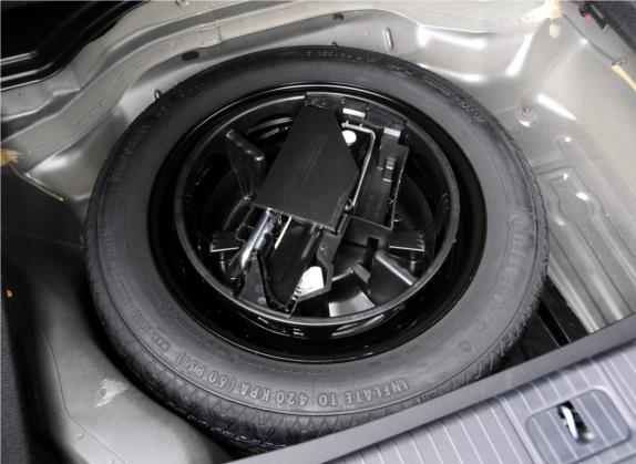 奔驰E级 2012款 E 300 L 时尚型 其他细节类   备胎