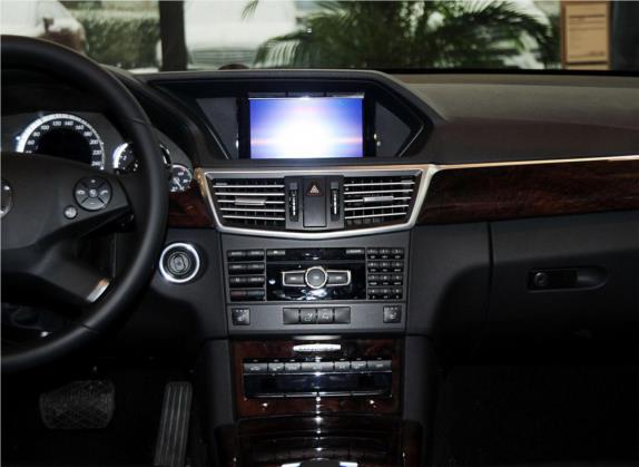 奔驰E级 2013款 E 300 L 优雅型 中控类   中控台
