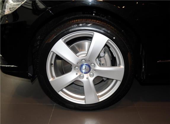 奔驰E级 2013款 E 300 L 优雅型 其他细节类   前轮