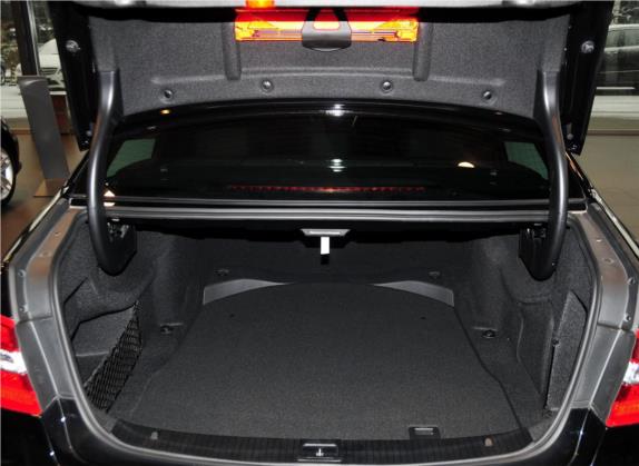 奔驰E级 2013款 E 300 L 优雅型 车厢座椅   后备厢