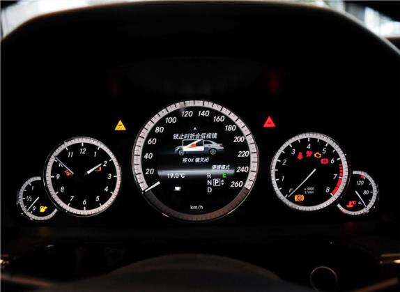 奔驰E级 2013款 E 300 L 优雅型 中控类   仪表盘