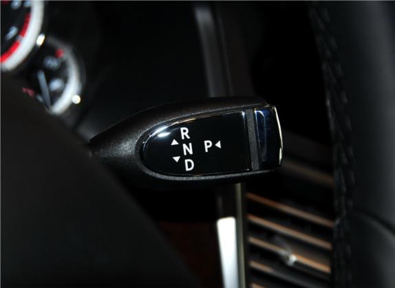 奔驰E级 2013款 E 300 L 优雅型 中控类   挡把