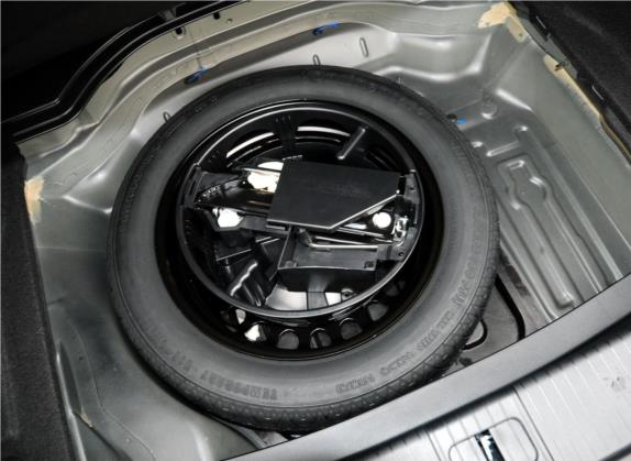 奔驰E级 2014款 E 300 L 其他细节类   备胎