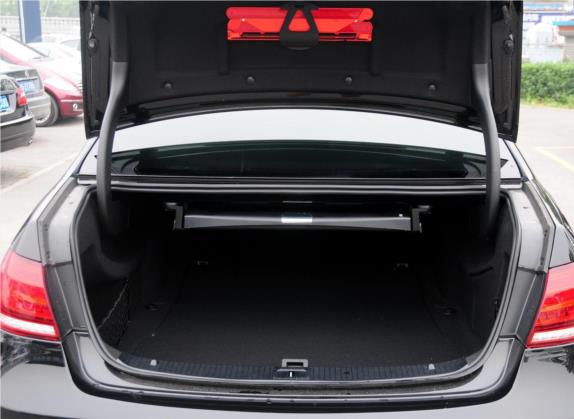 奔驰E级 2014款 E 300 L 车厢座椅   后备厢