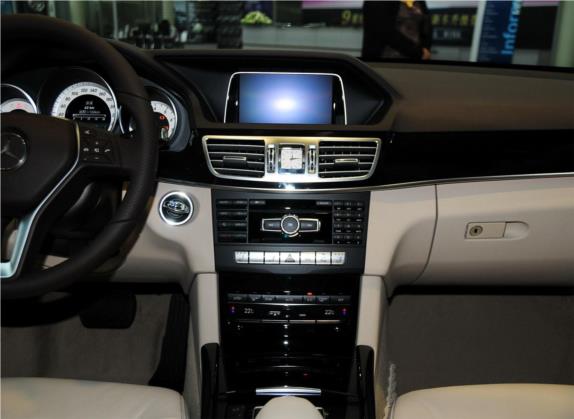 奔驰E级 2014款 E 260 L 运动豪华型 中控类   中控台