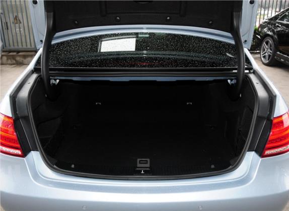 奔驰E级 2014款 E 300 L 运动型 车厢座椅   后备厢