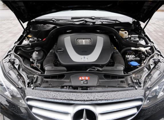 奔驰E级 2014款 E 300 L 运动豪华型 其他细节类   发动机舱