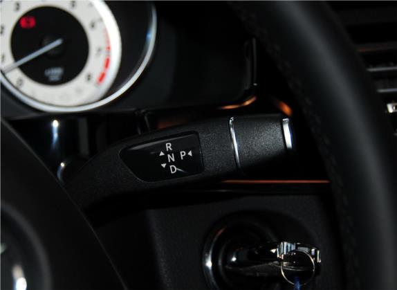 奔驰E级 2014款 E 300 L 运动豪华型 中控类   挡把