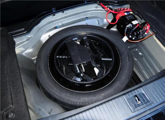 奔驰E级 2015款 E 320 L 4MATIC 其他细节类   备胎