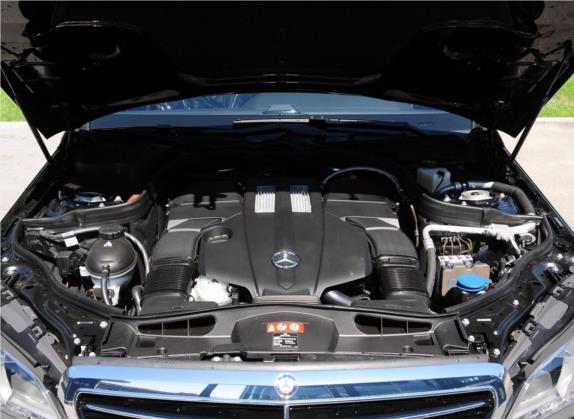 奔驰E级 2015款 E 320 L 4MATIC 其他细节类   发动机舱