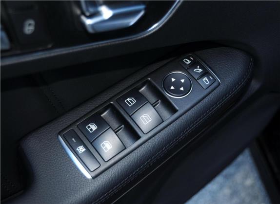 奔驰E级 2015款 E 320 L 4MATIC 车厢座椅   门窗控制