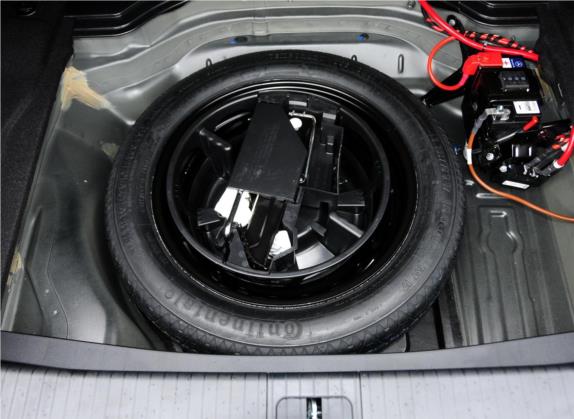 奔驰E级 2015款 E 320 L 豪华型 4MATIC 其他细节类   备胎