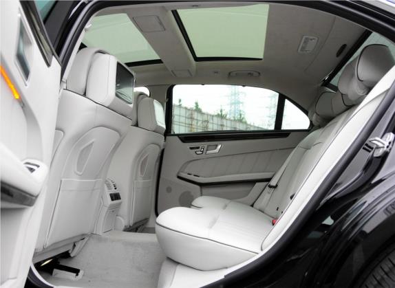 奔驰E级 2015款 E 320 L 豪华型 4MATIC 车厢座椅   后排空间
