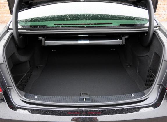 奔驰E级 2015款 E 320 L 豪华型 4MATIC 车厢座椅   后备厢