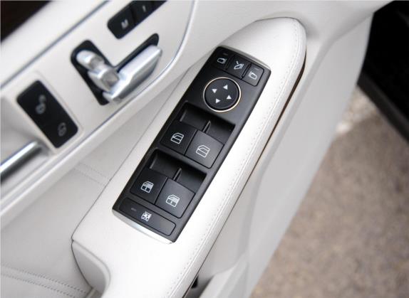 奔驰E级 2015款 E 320 L 豪华型 4MATIC 车厢座椅   门窗控制