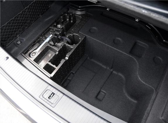 奔驰E级 2015款 E 400 L Hybrid 其他细节类   备胎