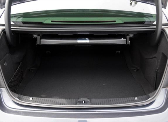 奔驰E级 2015款 E 400 L Hybrid 车厢座椅   后备厢