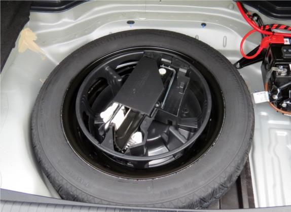奔驰E级 2015款 E 200 L 运动型 其他细节类   备胎