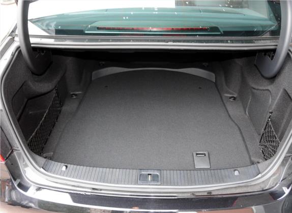奔驰E级 2015款 E 200 L 运动型 车厢座椅   后备厢