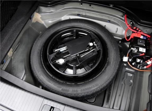奔驰E级 2015款 E 320 L 运动型 4MATIC 其他细节类   备胎