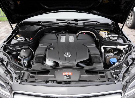 奔驰E级 2015款 E 320 L 运动型 4MATIC 其他细节类   发动机舱