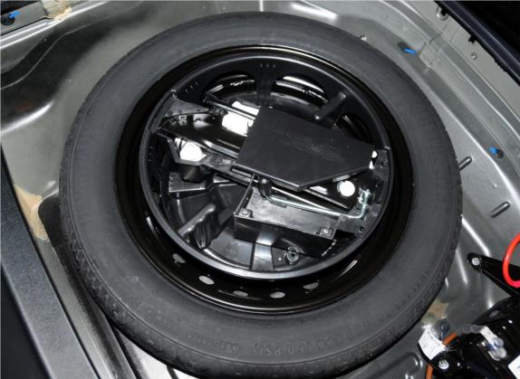 奔驰E级 2015款 E 180 L 其他细节类   备胎