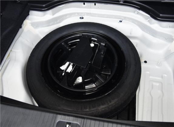 奔驰E级 2015款 改款 E 200 L 运动型 其他细节类   备胎