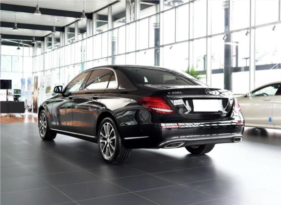 奔驰E级 2016款 E 300 L 时尚型 外观   斜后