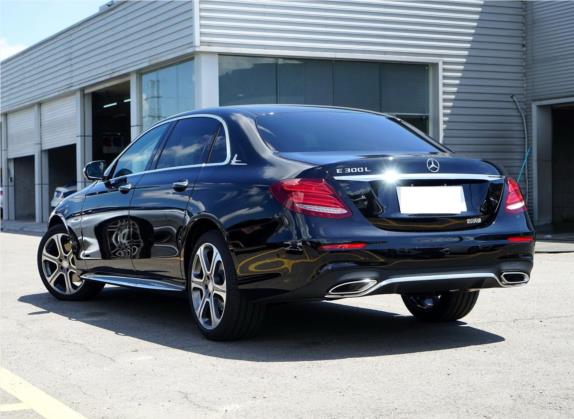 奔驰E级 2016款 E 300 L 运动时尚型 外观   斜后