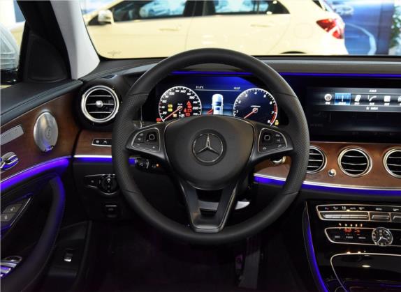 奔驰E级 2017款 E 320 L 4MATIC 中控类   驾驶位