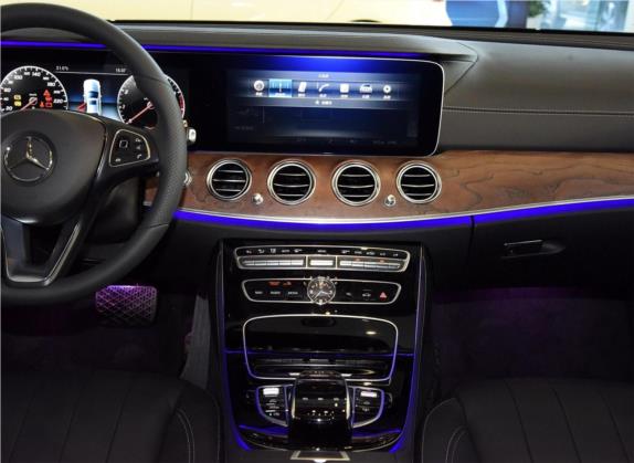奔驰E级 2017款 E 320 L 4MATIC 中控类   中控台
